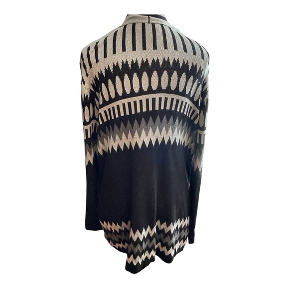 Stylish Black and White Women's Cardigan - Picture 6 of 7